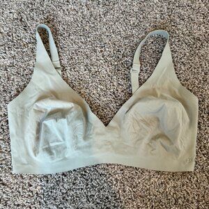 SKIMS Bra Unlined Size M-DD